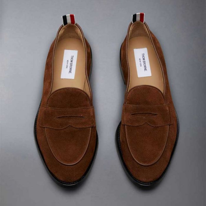 VARSITY PENNY LOAFER - أحذية رجالية | THOM BROWNE - توم براون VARSITY PENNY LOAFER - أحذية رجالية | THOM BROWNE - توم براون