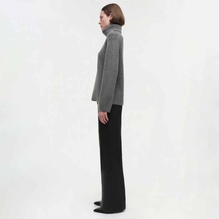 KATY TURTLENECK SWEATER - بلوزة صوف | SIMKHAI - سيمخاي KATY TURTLENECK SWEATER - بلوزة صوف | SIMKHAI - سيمخاي