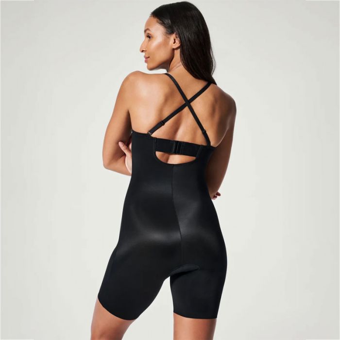 STRAPLESS CUPPED BODYSUIT - بدلة من قطعة واحدة | SPANX - سبانكس STRAPLESS CUPPED BODYSUIT - بدلة من قطعة واحدة | SPANX - سبانكس