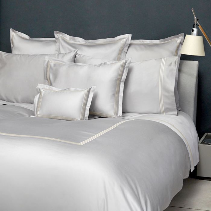 PLATINUM SATEEN S300 RGB SET SUPER KING 7PCS 260X240 IVORY/TAUPE: SIGNORIA - غطاء لحاف | SIGNORIA - سينيوريا PLATINUM SATEEN S300 RGB SET SUPER KING 7PCS 260X240 IVORY/TAUPE: SIGNORIA - غطاء لحاف | SIGNORIA - سينيوريا