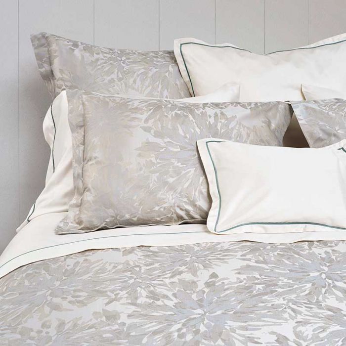 NOTO RGB SET KING 7PCS 240X220 BEIGE/WILTON BLUE: SIGNORIA - غطاء لحاف | SIGNORIA - سينيوريا