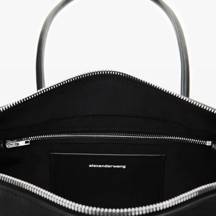 ROUX MEDIUM SHOULDER BAG - حقيبة نسائية | ALEXANDER WANG - الكسندر وانغ ROUX MEDIUM SHOULDER BAG - حقيبة نسائية | ALEXANDER WANG - الكسندر وانغ